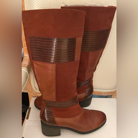 CLARKS WOMEN’S NOVELLA NOVA, LEATHER AND SUEDE RIDING BOOT TAN BROWN SIZE 8.5. - Picture 6 of 9